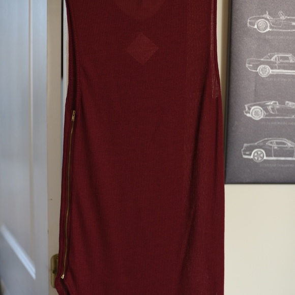 Maroon Ribbed Curve Dress - Picture 2 of 3